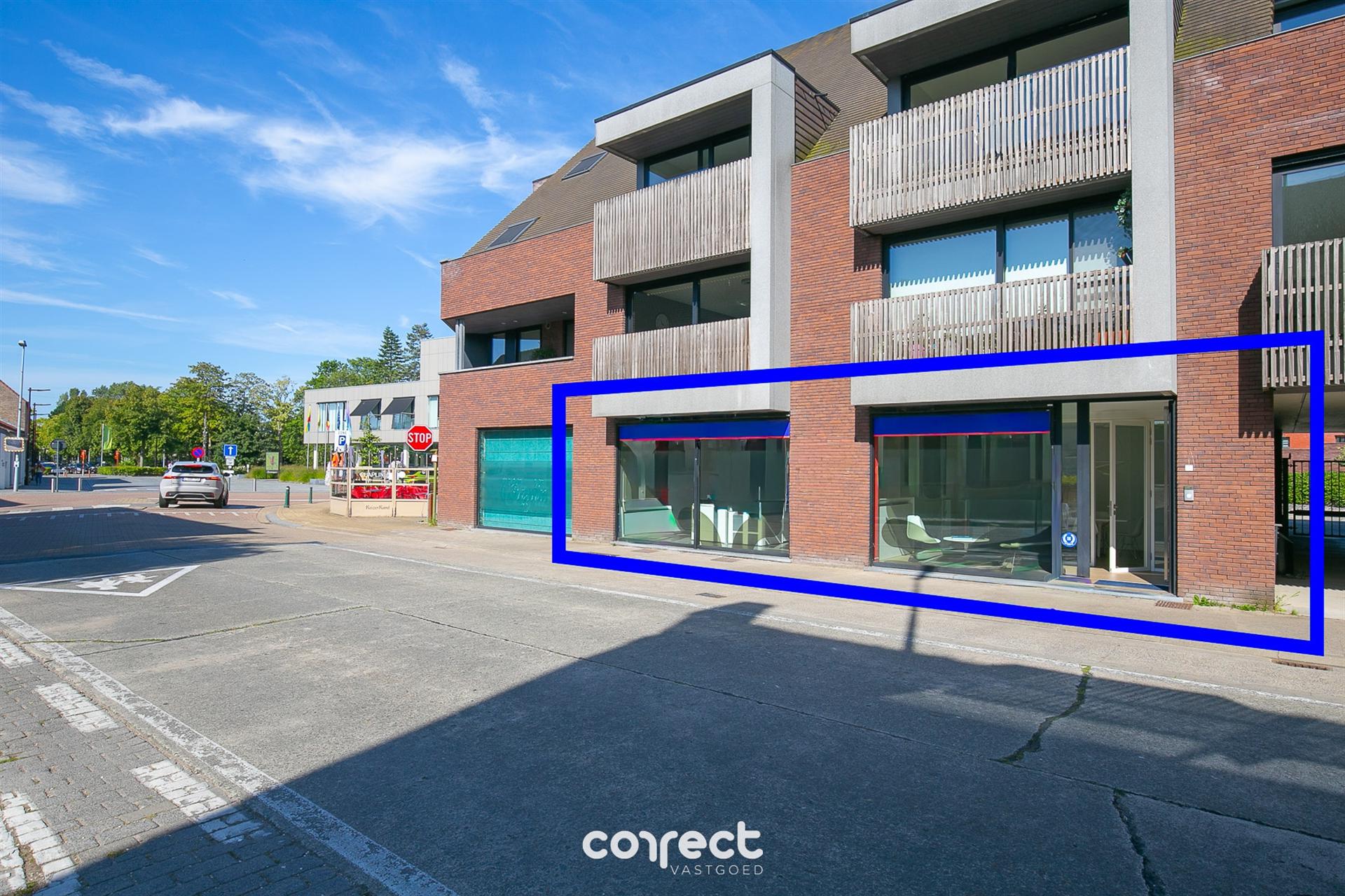 Perfect gelegen kantoor met voorzieningen en etalage. - foto 1