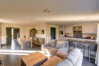 Heeft u vragen of wenst u een bezoek in te plannen? Neem gerust contact op met Erik via erik@copandi.be of via 0497/530796.GelijkvloersDe woning...