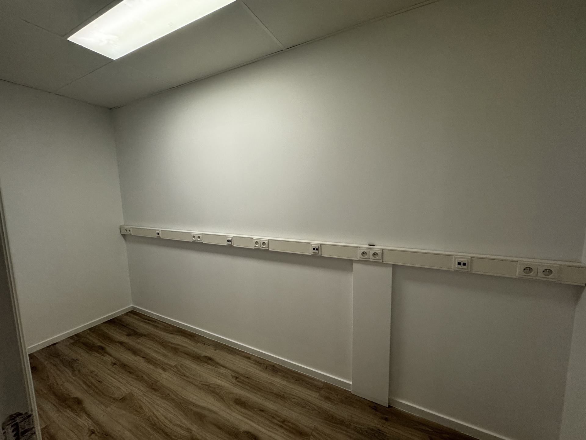 Kantoorruimte met 4 individuele kantoren en keuken 281m² - foto 4