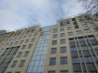 Kantoren te huur in de zone Leopold, naast de Place Madou en de Europese instellingen. Makkelijk bereikbaar met het openbaar vervoer ( metrostation Madou en Arts-Loi ). Veel voorzieningen in de omgeving ( restaurants, banken, winkels,...).