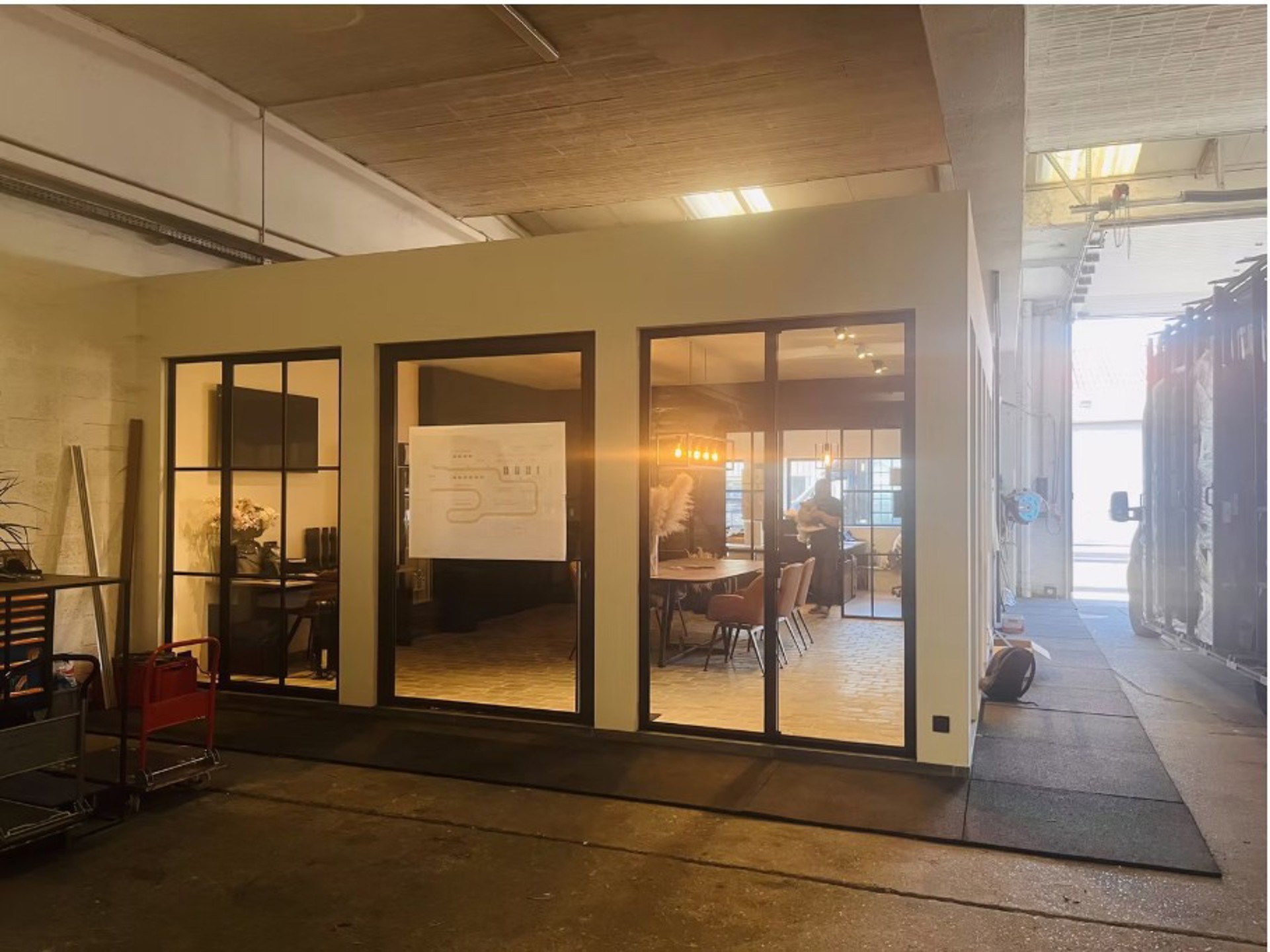 Magazijn unit 32 te huur 430m² met kantoor 70m² in Malle - foto 3