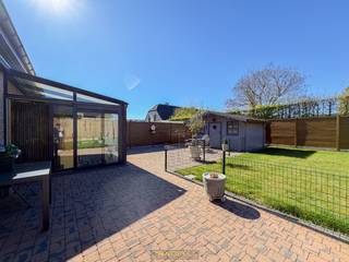 1ste bezoekdag zaterdag 25 april! Inschrijven kan via www.nobels.be onder referentienummer 4342436.INSTAPKLARE HALFOPEN BEBOUWING (2001), gelegen in...