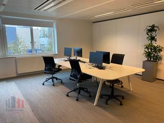 Uitstekend gelegen instapklaar kantoor van 601 m² te huur aan de westrand van Brussel en uiterst vlot bereikbaar zowel met de wagen als met...