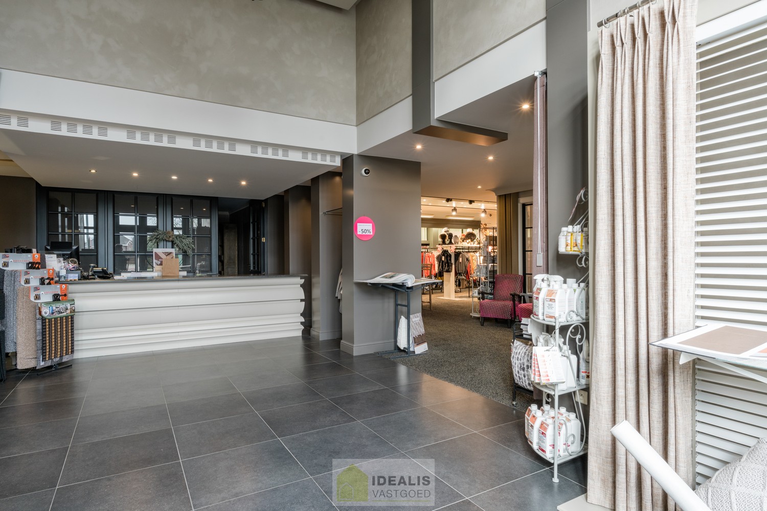 INSTAPKLARE HANDELSRUIMTE VAN MAAR LIEFST +- 410M² MET RIANTE WONING OP SCHITTERENDE COMMERCIËLE ZICHTLOCATIE!! - foto 5