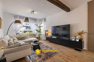 Halfopen bebouwing met 3 slaapkamers, 2 badkamers en zonnige tuin te koop in Stekene!<br /><br />In de Oost-Eindeken 64 te Stekene vindt u deze charmante halfopen bebouwing uit 1954, die sinds 2023 gedeeltelijk werd gerenoveerd. De woning beschikt over een gunstig EPC-label C, 12 zonnepanelen, 3 slaapkamers, 2 badkamers en een mooie tuin op een perceel van 690 m².<br /><br />Troeven:<br />- Halfopen bebouwing<br />- 3 slaapkamers<br />- 2 badkamers<br />- EPC-label C<br />- 12 zonnepanelen<br />- Garage + 3 parkeerplaatsen<br />- Perceel van 690 m²<br />- Gedeeltelijk gerenoveerd sinds 2023<br /><br />Indeling:<br />Via de inkomhal komt u in de ruime leefruimte met veel lichtinval. Aansluitend bevindt zich de keuken, die directe toegang geeft tot de gelijkvloerse badkamer en het buitenterras. Zowel vanuit de keuken als de leefruimte heeft u een mooi zicht op de tuin.<br />Op de eerste verdieping bevinden zich 2 slaapkamers en een vernieuwde badkamer. Via een vaste trap bereikt u de tweede verdieping, waar de 3de slaapkamer is ingericht. Buiten geniet u van een grote zonnige tuin, een garage en meerdere parkeerplaatsen. Achteraan de woning zijn er nog 2 buitenstaanplaatsen voorzien en vooraan is er plaats voor een extra wagen.<br /><br />Bezoekdag op vrijdag 22 mei van 17u tot 19u – enkel op afspraak!<br />Bel 0470 89 18 34 of mail naar dario@immomamo.be