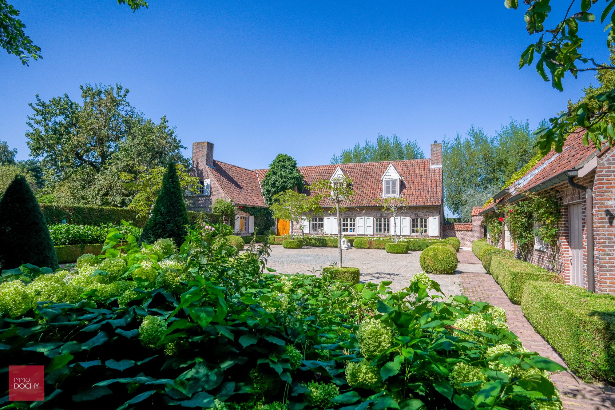 Ruim villa-landhuis met zwembad en poolhouse - foto 2