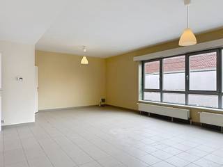 Liebaardstraat 264: Lichtrijk 3 slaapkamer appartement met indeling als volgt: Gelijkvloers: Inkomhal met (fietsen)berging en kelder 1e...