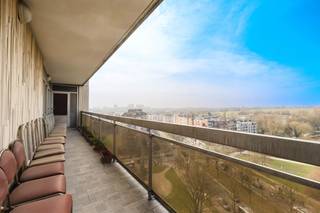 MOLENBEEK-SAINT-JEAN, Machtens district, spacious apartment with a living area of ± 120m² located on the 9th floor. It is composed as...