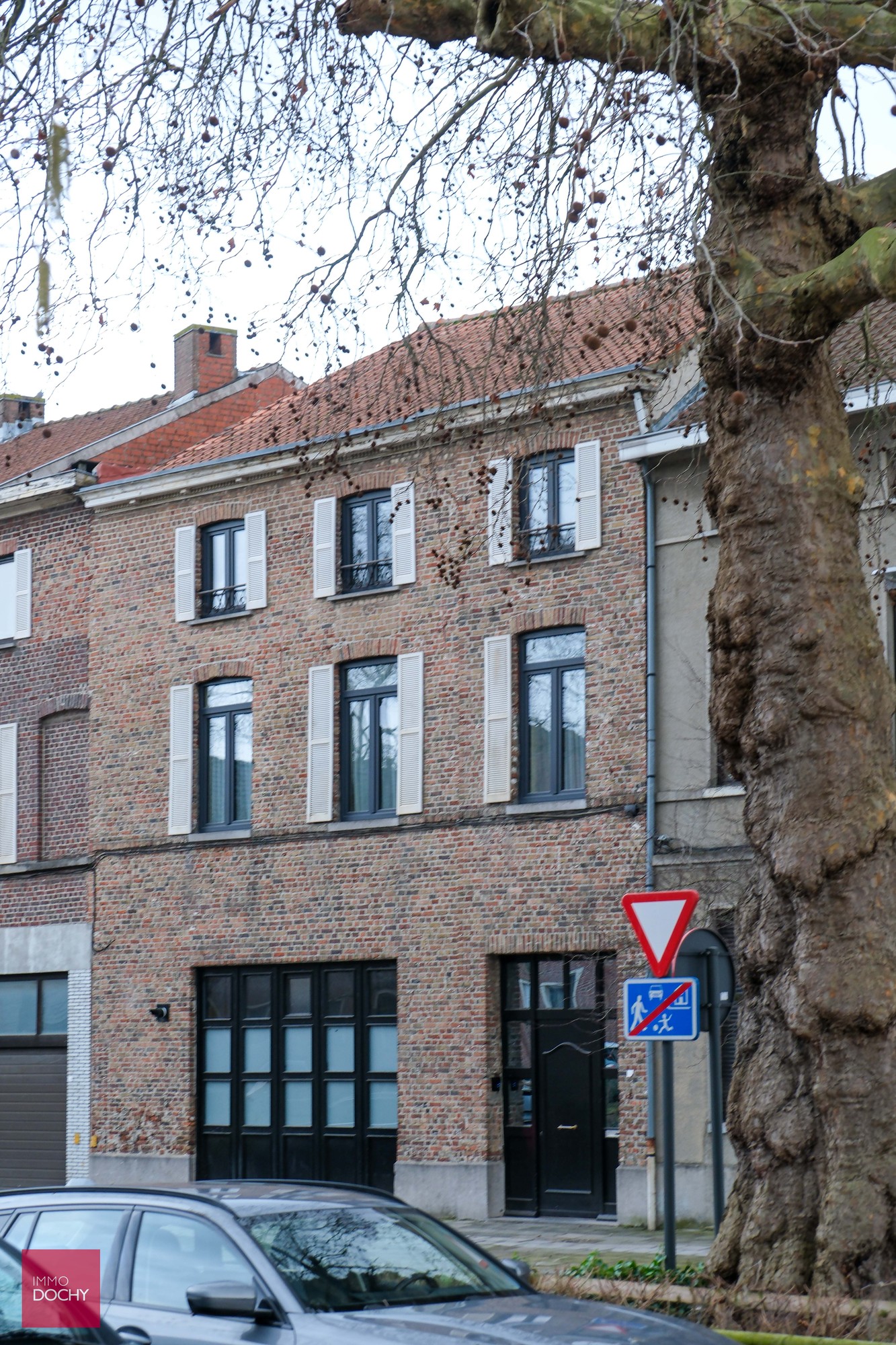 Vernieuwde herenwoning met atelier/magazijn/handelsruimte en lift centrum Kortrijk - foto 2