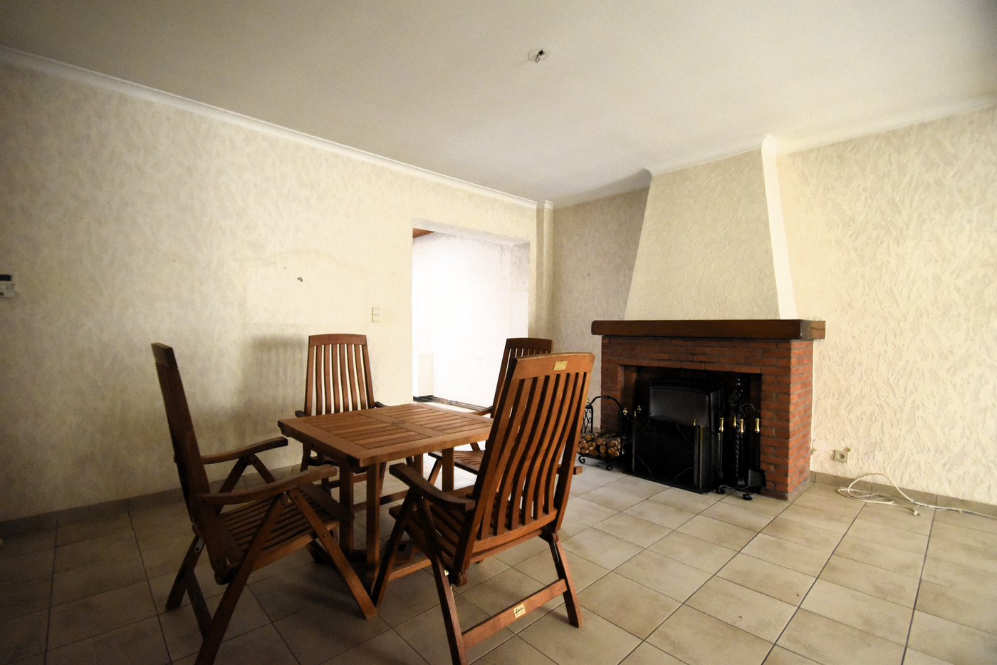 Op te frissen gezinswoning met 2 slaapkamers, ruime zolder en tuin - foto 2