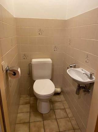 Gelijkvloers appartement met 2 slaapkamers – rustig en gunstig gelegenOntdek dit gezellige gelijkvloers appartement met 2 ruime slaapkamers, ideaal...