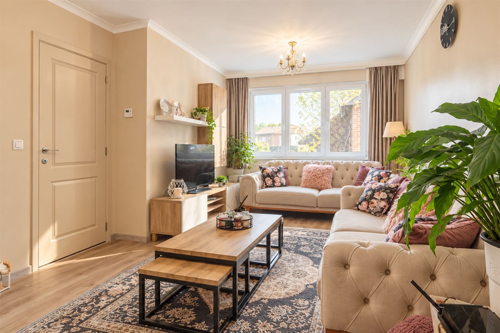 Volledig gerenoveerde woning met 4 slaapkamers op ruim perceel van 1.037 m² in Sint-Niklaas - foto 4