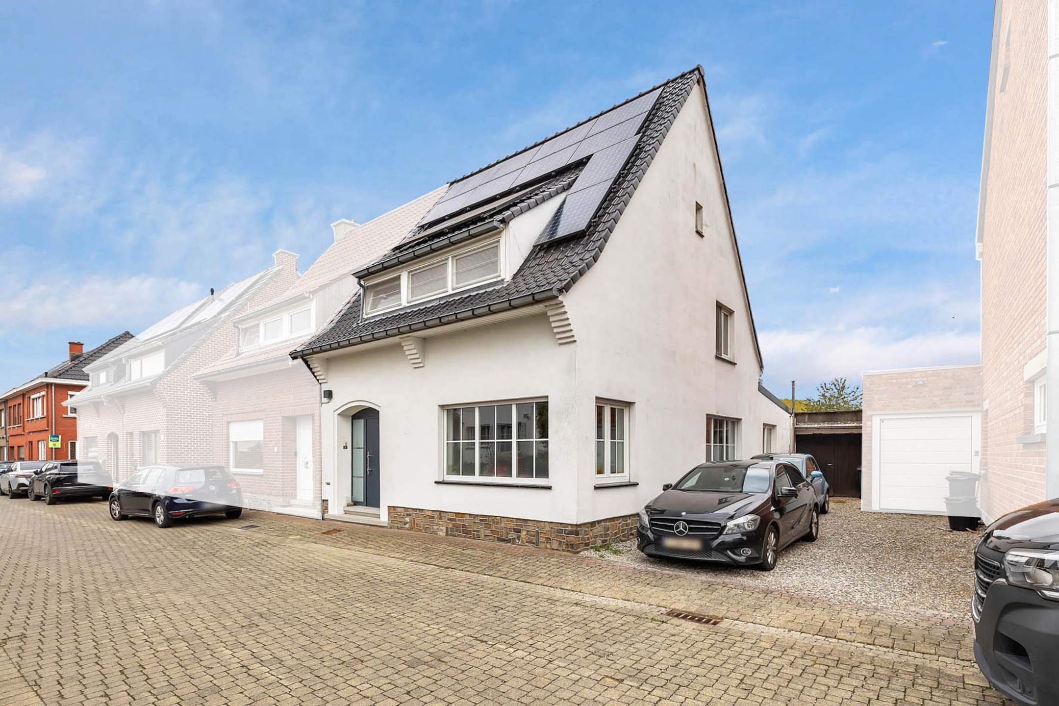 Instapklare woning met tuin en garage in rustige straat  - foto 1