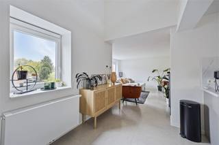 Welkom in het charmante centrum van Heers! Dit recent gerenoveerde duplex-appartement combineert modern comfort met een gezellige...