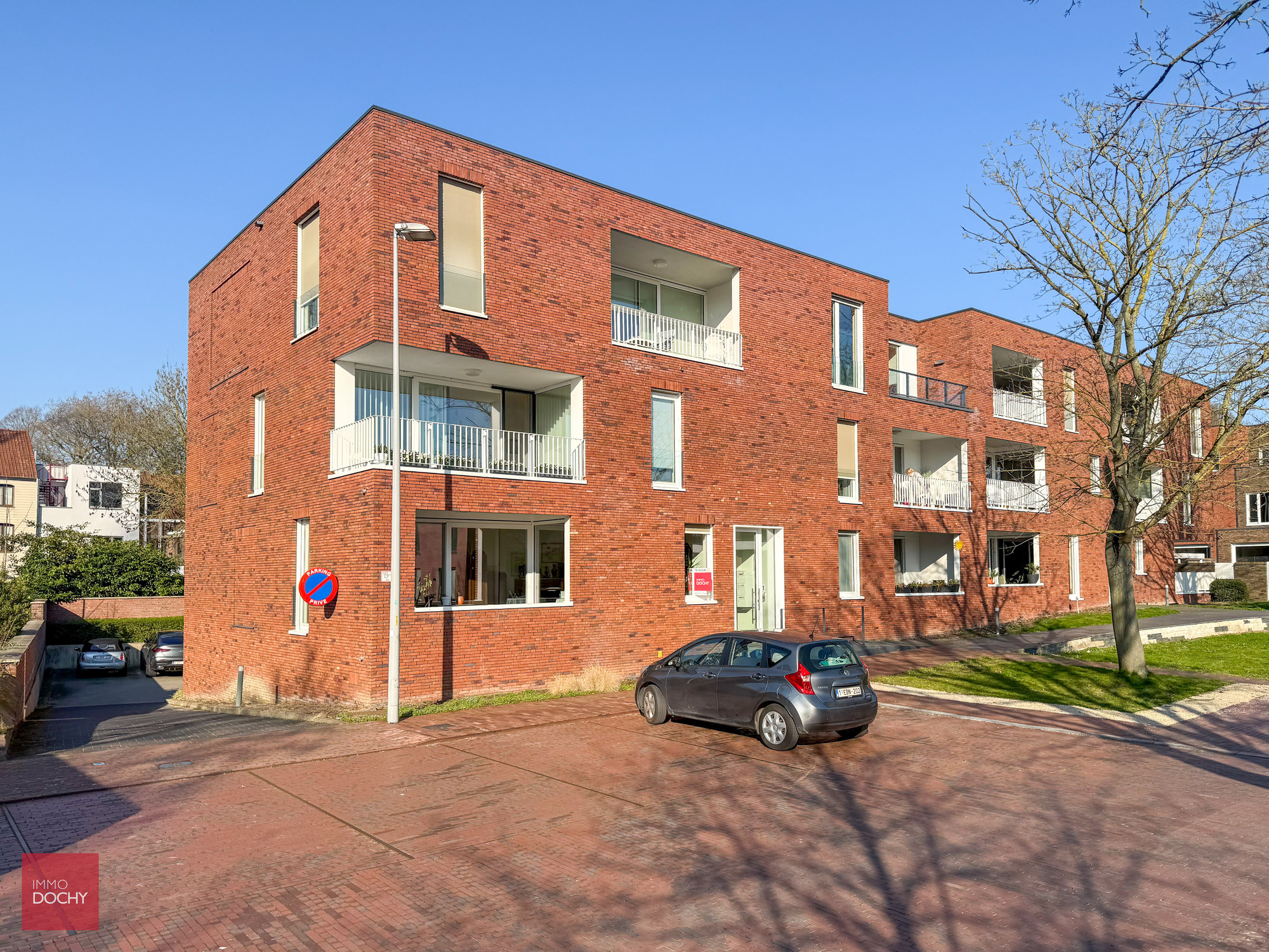 Ruim recent appartement nabij Sint-Rochuskerk - photo 2