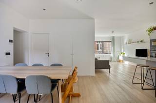 e koop: Instapklaar appartement, in een volledig gerenoveerd appartementsgebouw in het hart van Mechelen, op Geitestraat 9. Dit moderne...