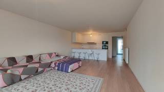 Ontdek dit energiezuinige appartement met 2 slaapkamers, een moderne badkamer met douche, een apart toilet, een gezellige woonkamer met open keuken en een zonnig buitenterras. <br /><br />U bevindt zich op loopafstand van diverse winkels, restaurants en openbaar vervoer.<br /><br />Beschikbaar vanaf 01/11/2026<br /><br />Contacteer voor een bezoek: <br />0477/78.39.25<br />wouter@opt-immo.be