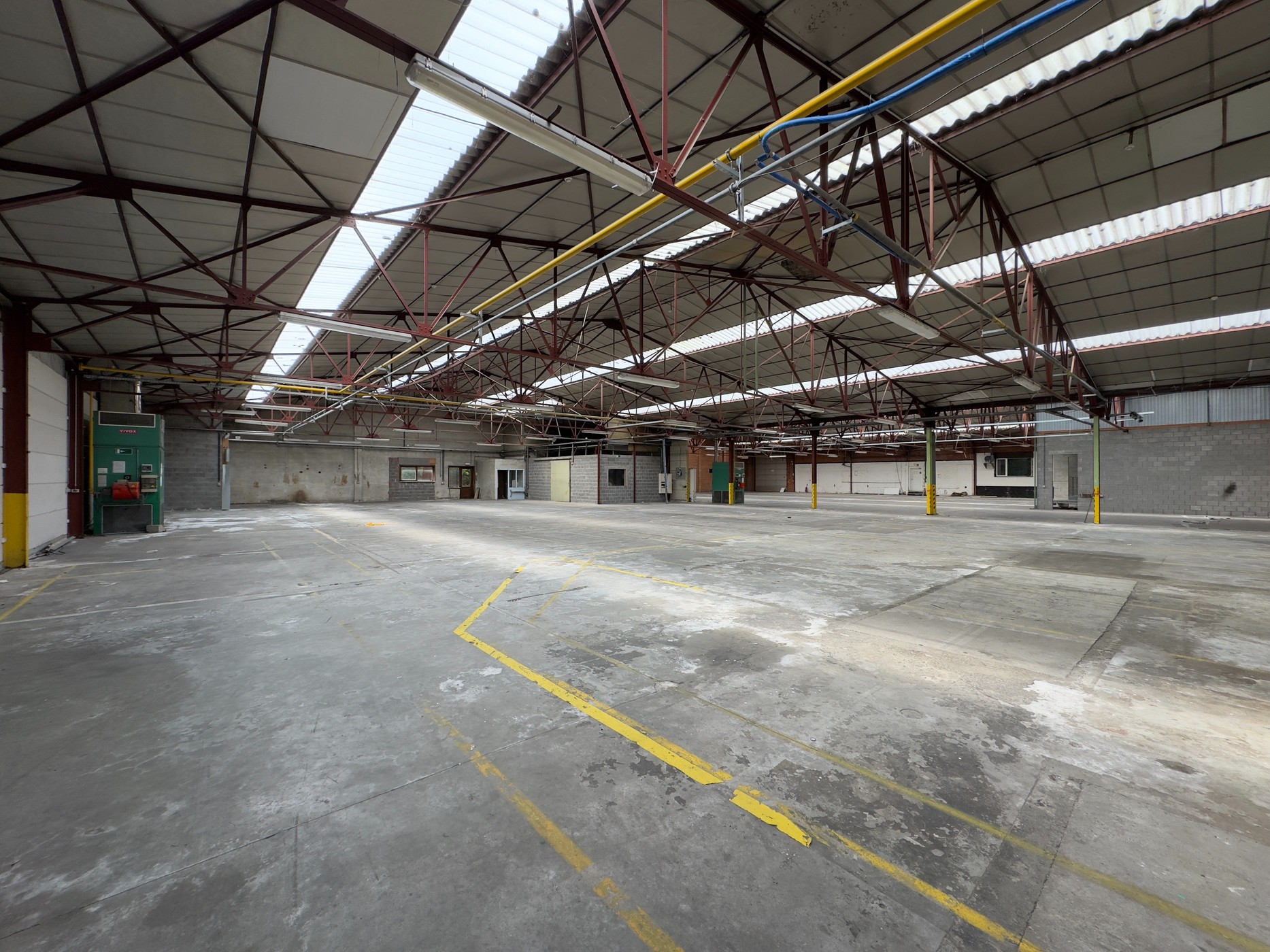 Bedrijfsgebouw met magazijn 1.888m² en kantoor 323 m² te Meulebeke - foto 5
