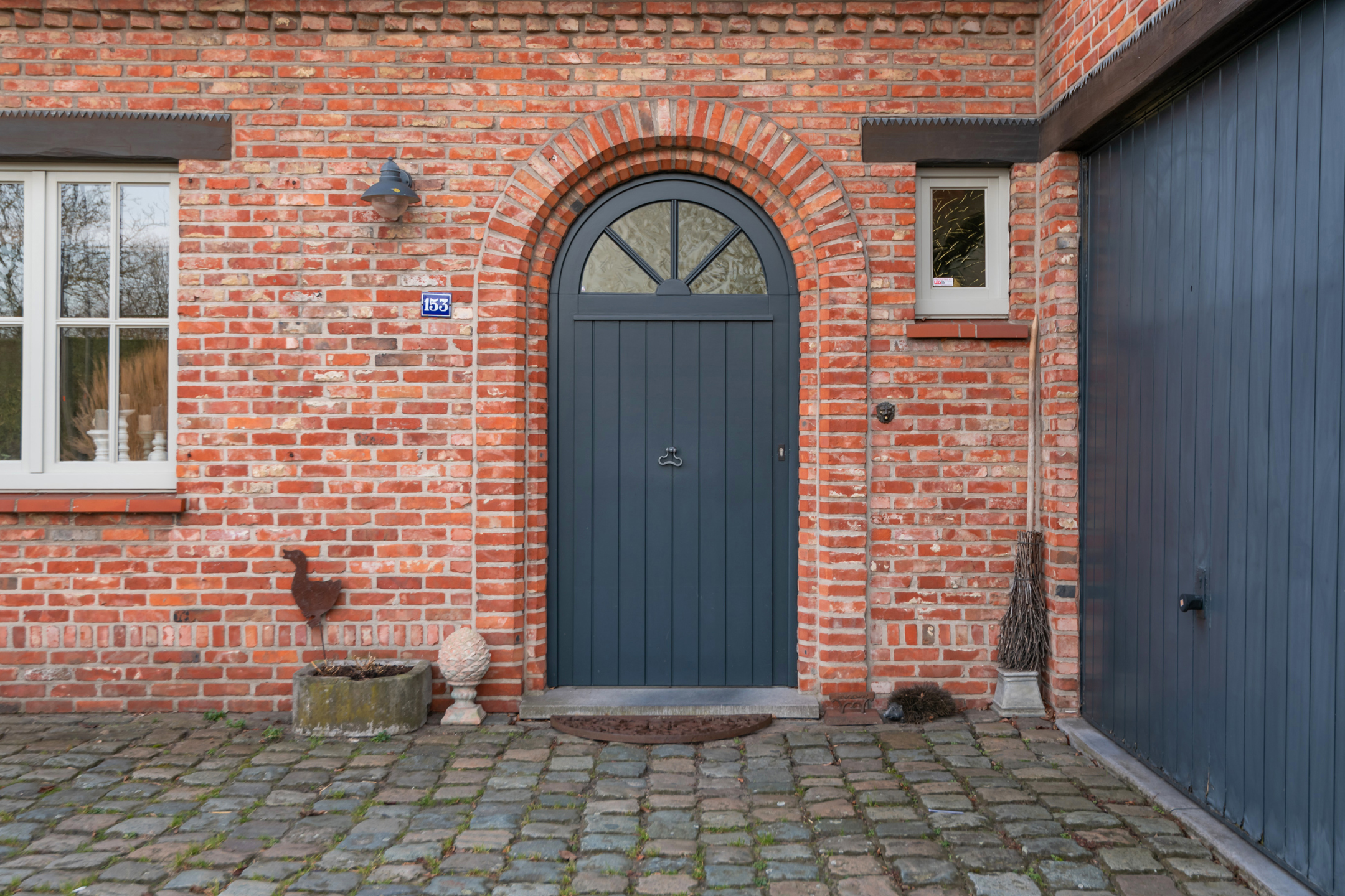 Cosy open bebouwing met 4 slaapkamers, grote ZW tuin en garage. - foto 4