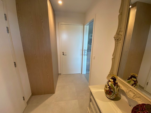 Ruim en instapklaar appartement met 3 slaapkamers, 2 terrassen en garage. - foto 4