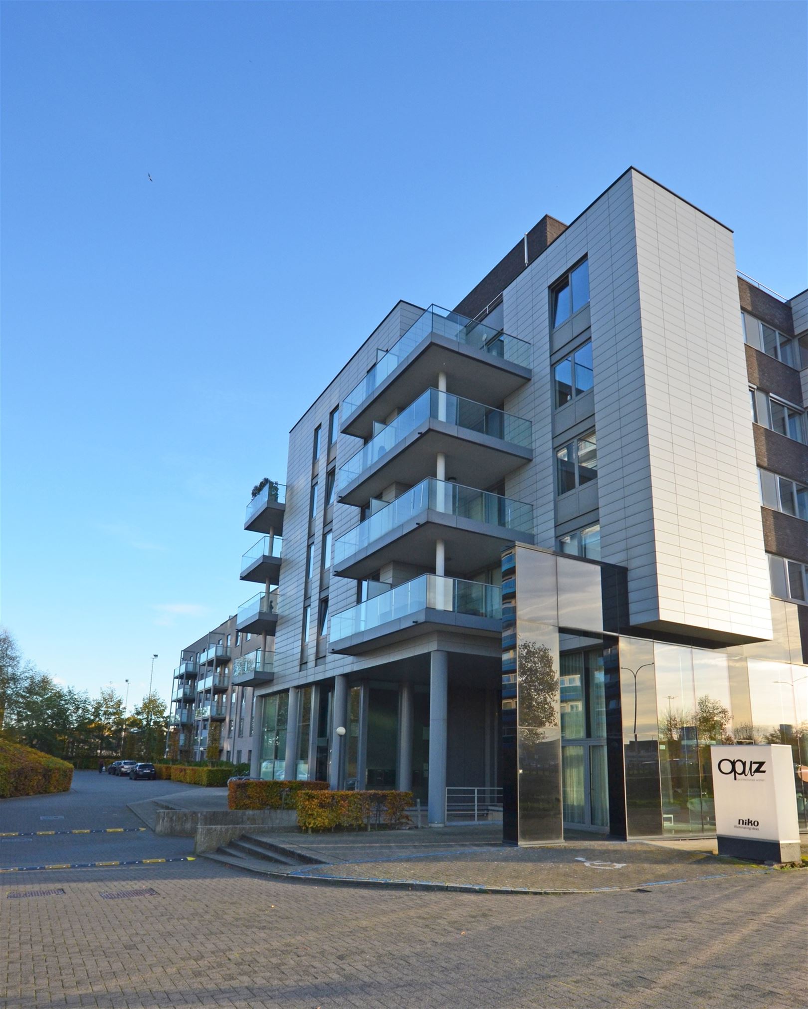 Ondergrondse autostaanplaats op goed bereikbare locatie - foto 1