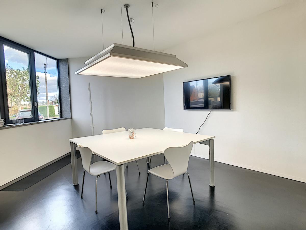 Ready-to-use office of approximately 27 m² in BC 3koningen Torhout - photo 4