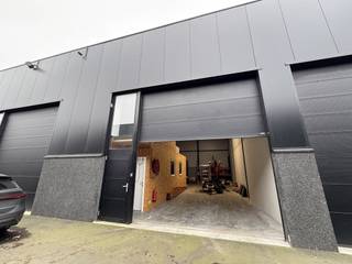 De unit is fantastisch gelegen. Met een vlotte verbinding van slechts 5,8 km naar de Oostendsebaan (N33) en een directe aansluiting op de A10 via...