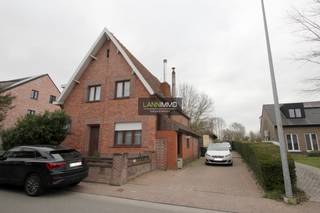 Deze leuke woning staat om een totale oppervlakte van maar liefst 3736 m². Deze oppervlakte biedt verschillende mogelijkheden naar bouwproject...