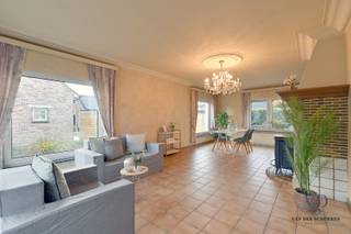Deze te renoveren bungalowwoning biedt aangenaam gelijkvloers wonen met een slimme indeling en tal van mogelijkheden. U wordt verwelkomd in een...