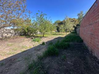 BOUWGRONDPerceelsoppervlakte: 1065 m²Oriëntatie: Noord-oostPerceelsbreedte: 17 meterBouwvoorschriften:Open bebouwingBouwzone 11m breed en 30m diep,...