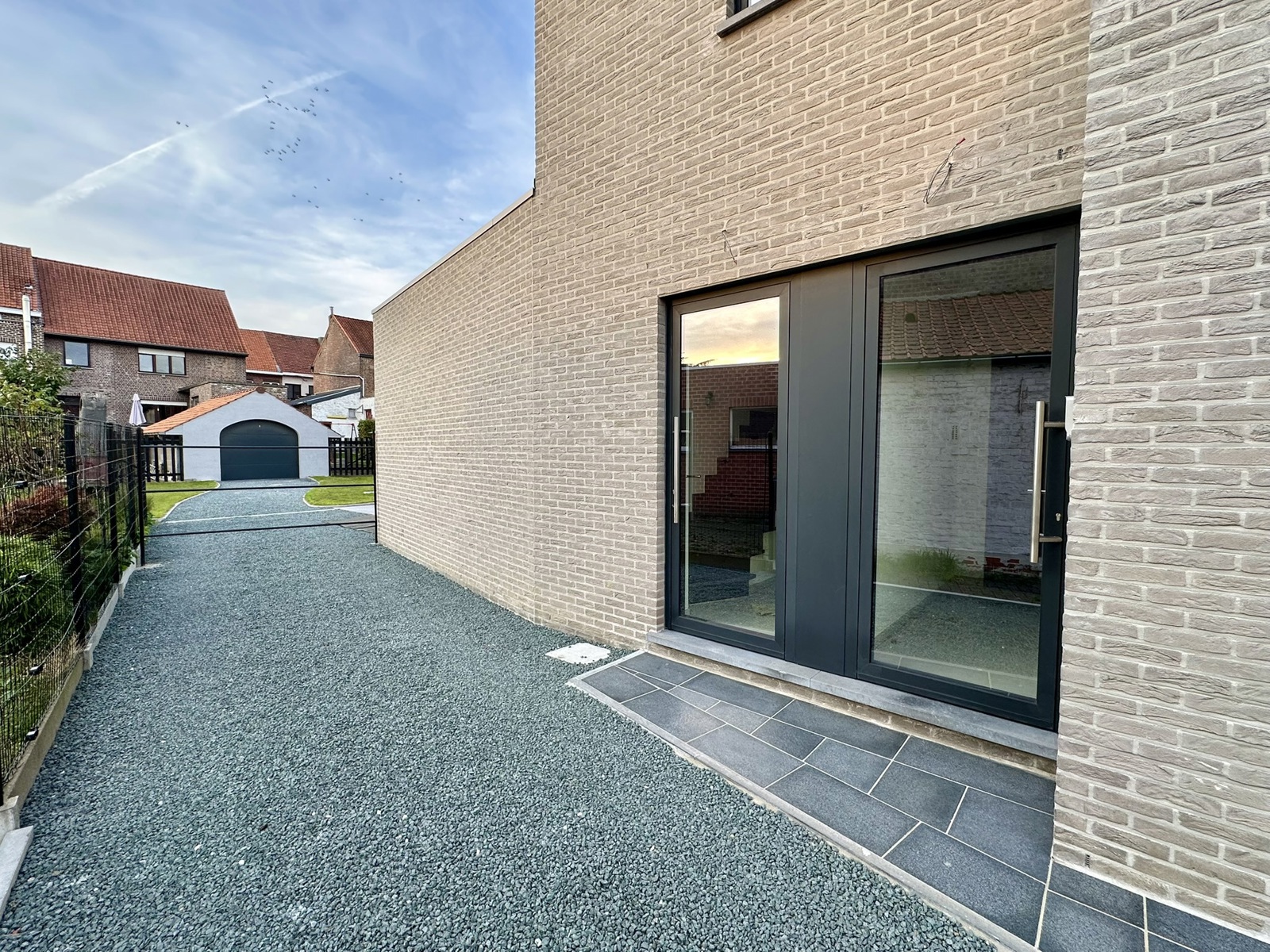 Gelijkvloers appartement met 2 slaapkamers, terras en tuin - foto 2