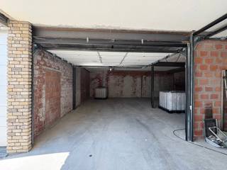 Deze opslagruimte van +/- 150m2 is gelegen in de Hugo Verriesstraat in Izegem.De opslagruimte heeft een diepte van +/- 19,5 meter, breedte van +/-...