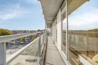 Indeling: <br />- inkomhal met vestiairekast <br />- woonkamer (28 m²) <br />- keuken (7,5 m²) <br />- slaapkamer 1 (14,5 m²) <br />- slaapkamer 2 (9,5 m²) <br />- badkamer met ligbad, lavabo en aansluiting voor wasmachine (4 m²) <br />- apart toilet <br />- kelderberging <br /><br />Troeven:<br />- conforme elektriciteit <br />-  op wandelafstand van Boelaerpark, Berchem Station en Dageraadplaats <br />- nabij verschillende in- en uitvalswegen <br />- Mobiscore 9,3/10 <br />- panoramisch uitzicht <br /><br />Bent u geïnteresseerd in dit appartement te koop te Berchem? Aarzel dan niet om contact met ons op te nemen. Wenst u uw eigendom ook te koop of te huur te stellen? We helpen u graag verder. Steeds tot uw dienst om u verder te helpen met al uw vragen over vastgoed! <br /><br /><br />Bestuursmaatregelen in het maatregelenregister: nee