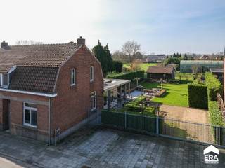 [[ DIT PAND NEEMT DEEL AAN DE ERA OPEN HUIZEN DAG OP 14/3 VAN 13:00 TOT 14:00 ]]Gezellige woning te koop op een schitterend aangelegd perceel van...