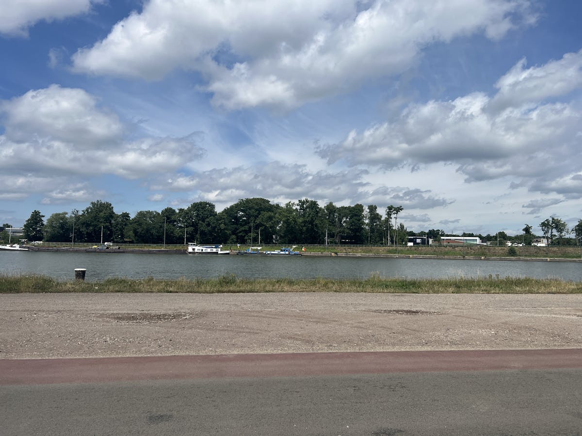 Newly built warehouse with office space at a prime location in Hasselt - photo 3