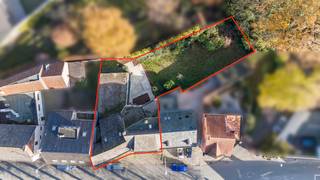 Te koop: gesloten bebouwing in het hart van Moerzeke, op een toplocatie in het centrum. Dit unieke project bestaat uit twee afzonderlijke woningen,...