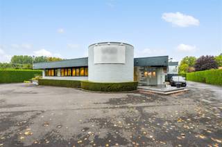 Dit uitzonderlijke pand is gelegen bij het binnenkomen van Aalst op een locatie met heel grote zichtbaarheid. Het pand is momenteel ingericht...