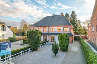 Beschikbaar vanaf 1 augustus 2026Ontdek deze stijlvolle villa, perfect gelegen aan de Tiensesteenweg in Bierbeek. Een ideale woonomgeving met een...