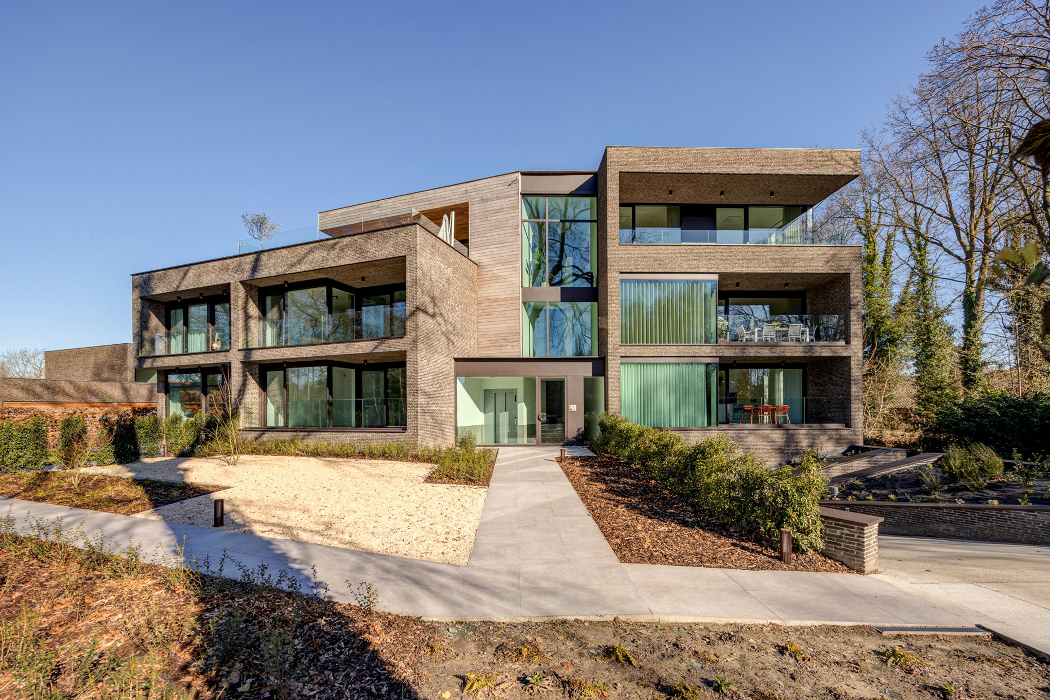 Nieuw bemeubeld app met 2 slpks, 2 badks en 2 terrassen.  - foto 1