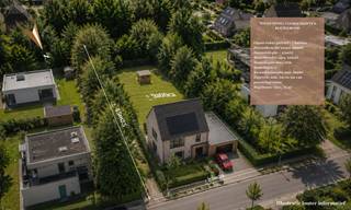 Voor verdere info of een vrijblijvende waardebepaling van uw eigendom: info@homixx.be of 016 84 96 84.<br /><br />Bent u op zoek naar het ideale perceel om uw droomwoning te realiseren? Homixx Vastgoed stelt u graag deze prachtig gelegen bouwgrond voor in een rustige, doodlopende zijstraat nabij het centrum van Grasheide/Putte. Dit perceel combineert een serene woonomgeving met een uitstekende bereikbaarheid van lokale voorzieningen.<br /><br />Met een grondoppervlakte van ongeveer 9 are biedt dit perceel tal van mogelijkheden voor een residentieel bouwproject. <br />De maximale bouwbreedte bedraagt 13,50 meter, wat u de nodige architecturale vrijheid geeft om een ruime en lichtrijke woning te ontwerpen.<br /><br />Bovendien geniet u hier van volledige gemoedsrust: het perceel is niet overstromingsgevoelig (P-score A) en ligt in een uiterst autoluwe omgeving. <br />Dit is een unieke kans voor wie houdt van groen en rust, zonder in te boeten op een centrale ligging.<br /><br />Heeft u interesse in dit groene bouwperceel op een toplocatie? <br />Neem contact op met Joeri via 016 199 346 of joeri.vandeven@homixx.be voor meer informatie.
