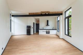 Kleinschalig renovatieproject op een zuchtje van Park Spoor NoordWelkom in de Oranjestraat 92 — hier woon je op een zucht van Park Spoor Noord. De...