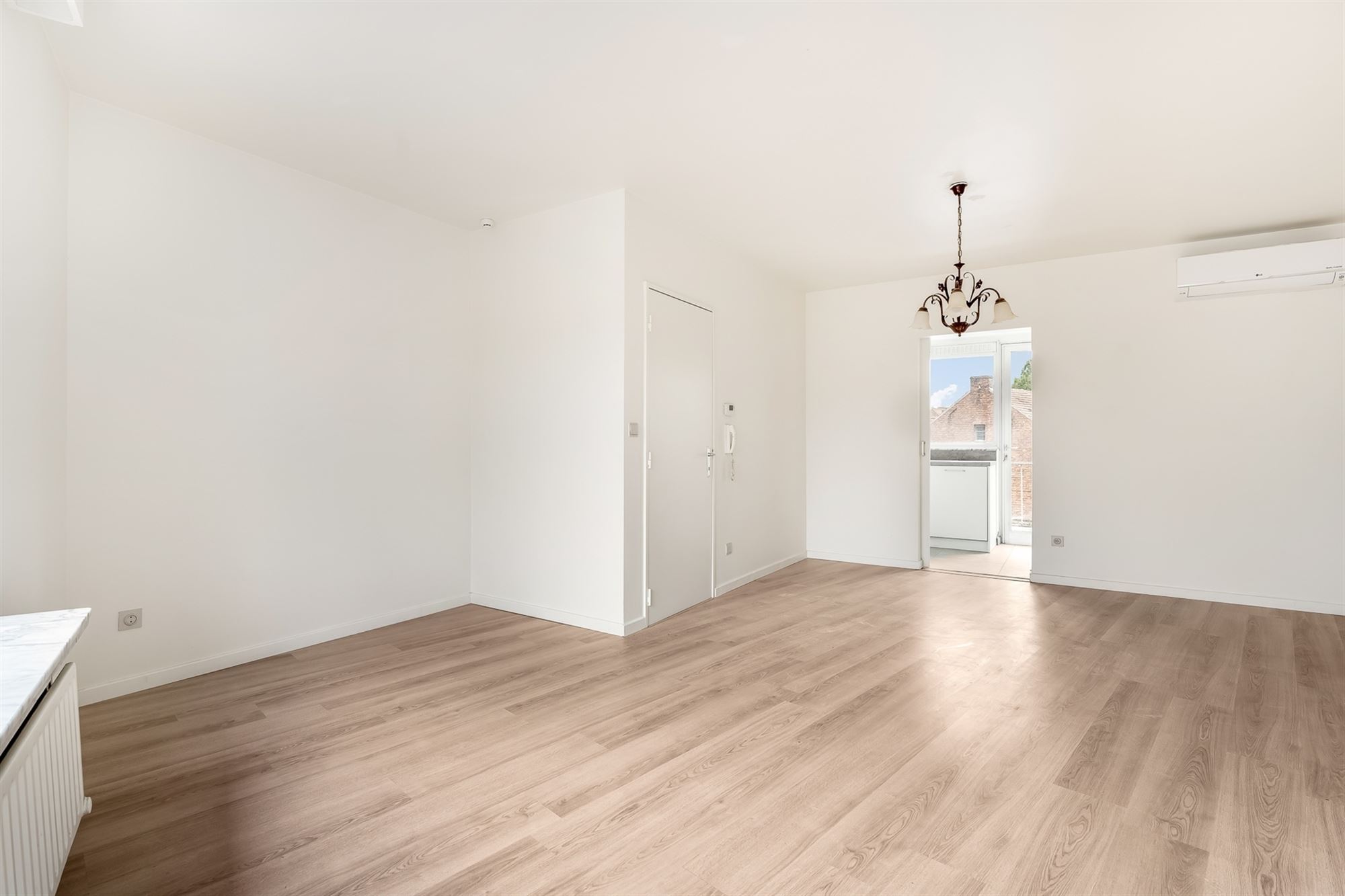 INSTAPKLAAR APPARTEMENT MET 2 SLPKS EN LIFT IN CENTRUM BALEN - foto 1