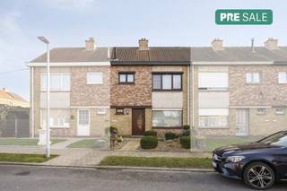 Thanks to its central location, shops, schools and public transport are within walking distance, which contributes to optimal living comfort. In addition, there is a smooth connection to the main access roads, making surrounding cities quick and easy to reach.The property is offered through the Pre-sale formula. On 28/03/2026 between 10:00 and 12:00, you can come visit the property by appointment and make an offer. The listed price is a starting price. For further information, please contact the property agent.