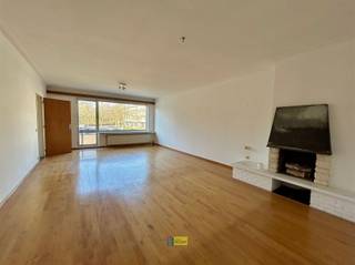 Welkom in dit lichtrijk, te renoveren appartement van 105m² gelegen aan de Donk Patio te Brasschaat. Dit appartement gelegen op de eerste verdieping...