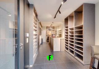 Gelegen in het centrum van Tielt op wandelafstand van de markt vinden we deze handelsruimte terug. Het pand onderging een renovatie in 2018-2019.Via...