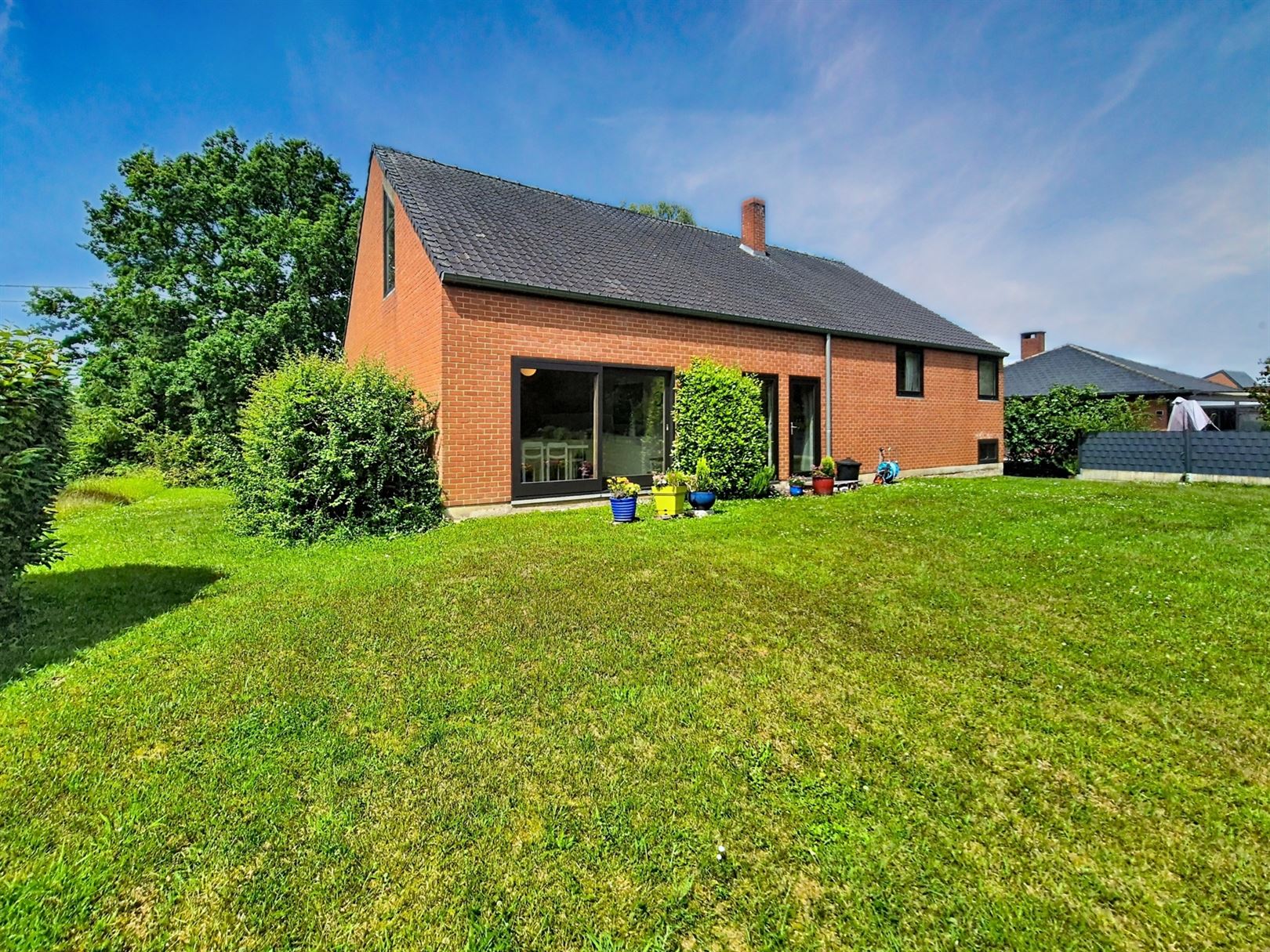 Well-maintained villa on a spacious lot - photo 2