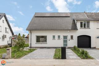 Op een uitstekende locatie te Sint-Katelijne-Waver bevindt zich deze recent gerenoveerde woning met 4 slaapkamers en tuin. U bevindt zich hier op...
