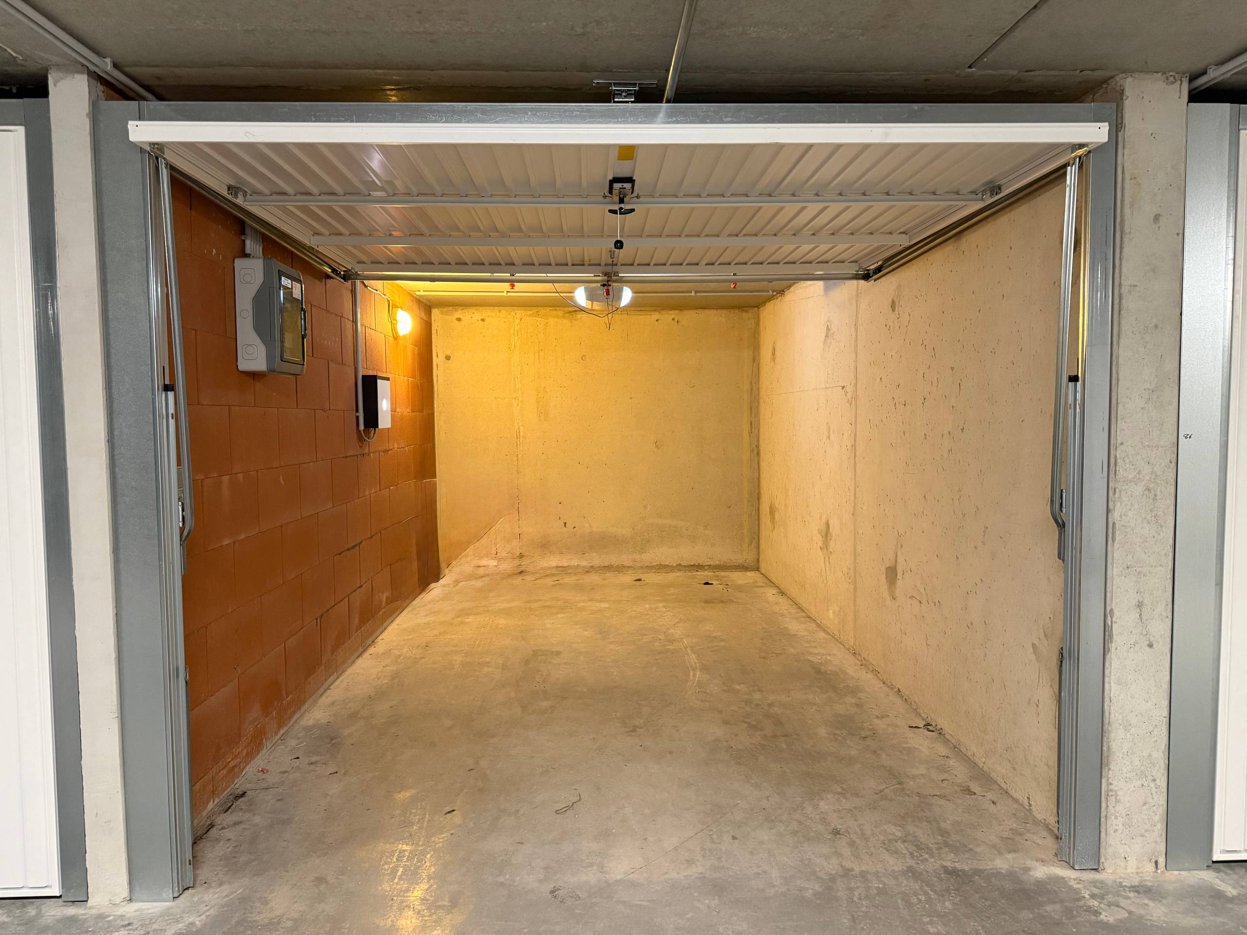 Gesloten garagebox te huur - foto 1