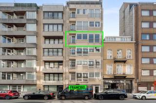 Op de Van Iseghemlaan 126, op de 4de verdieping, vind je dit schitterende appartement dat in 2025 volledig gerenoveerd werd 🛠️. Hier geniet je...