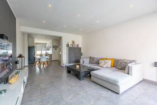 Maison familiale rénovée en 2016 – prête à emménagerSituée dans une rue calme à Dilbeek, à proximité de Bruxelles, Erasmus, écoles, commerces et axes...